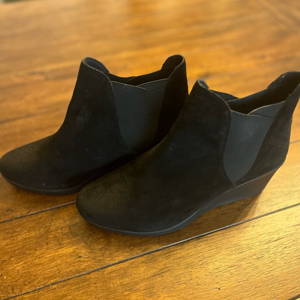 Black Croc Wedges